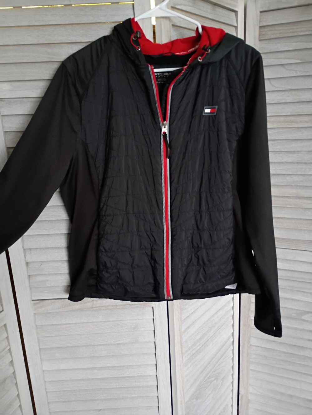 Tommy Hilfiger Women's Size XL Black Hooded Quilted Jacket with Red Trim NEW - Picture 2 of 8